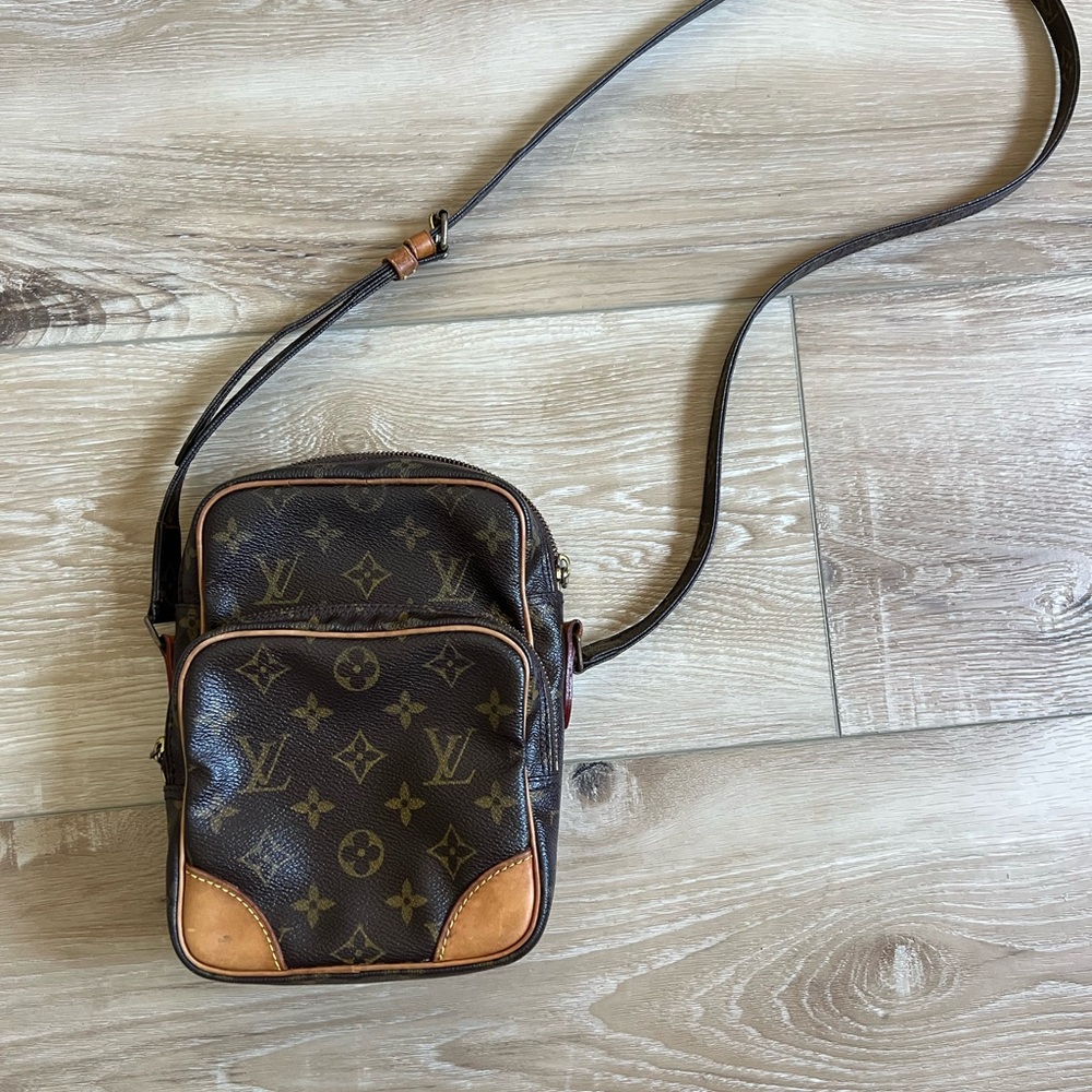 LOUIS VUITTON Authentic Monogram Amazon Shoulder Bag w/COA